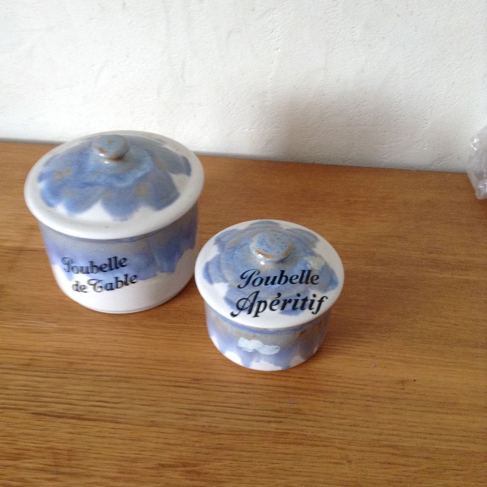 2 poubelles de table 3 Saint-Gilles-Croix-de-Vie (85)