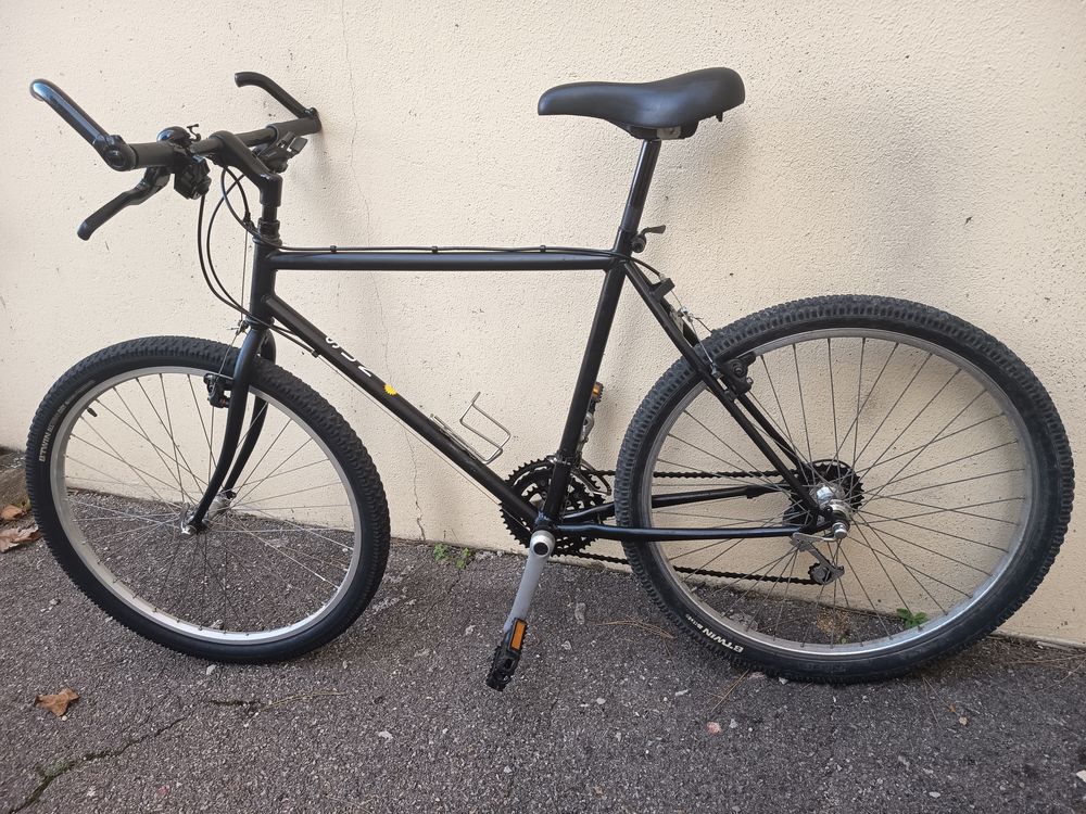 vtt 26 pouces noir brillant 65 Marignane (13)