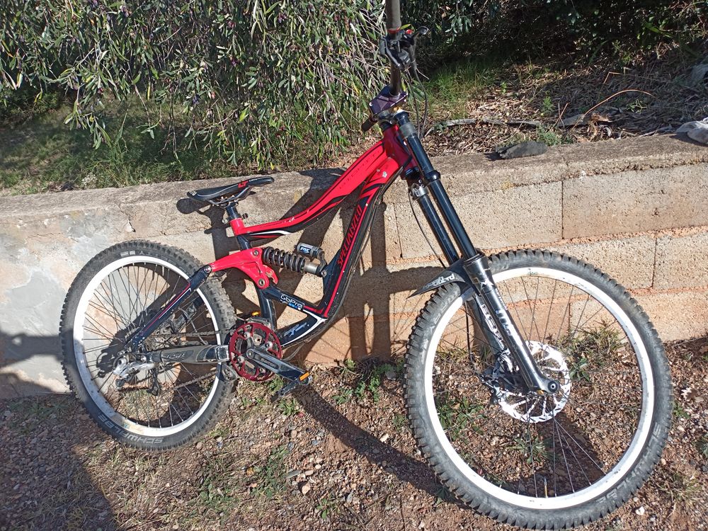 VTT Dh 26 pouces taille S, Sp�cialized. 600 Thuir (66)