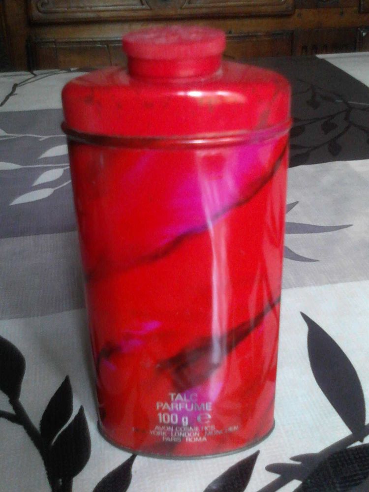 Poudreuse en m�tal collection avon 8 Avermes (03)