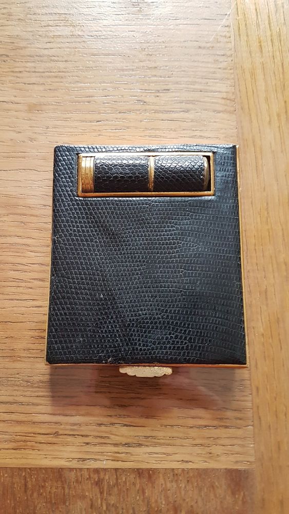 Poudrier avec tube de rouge � l�vres des ann�es 30 39 La Fare-les-Oliviers (13)