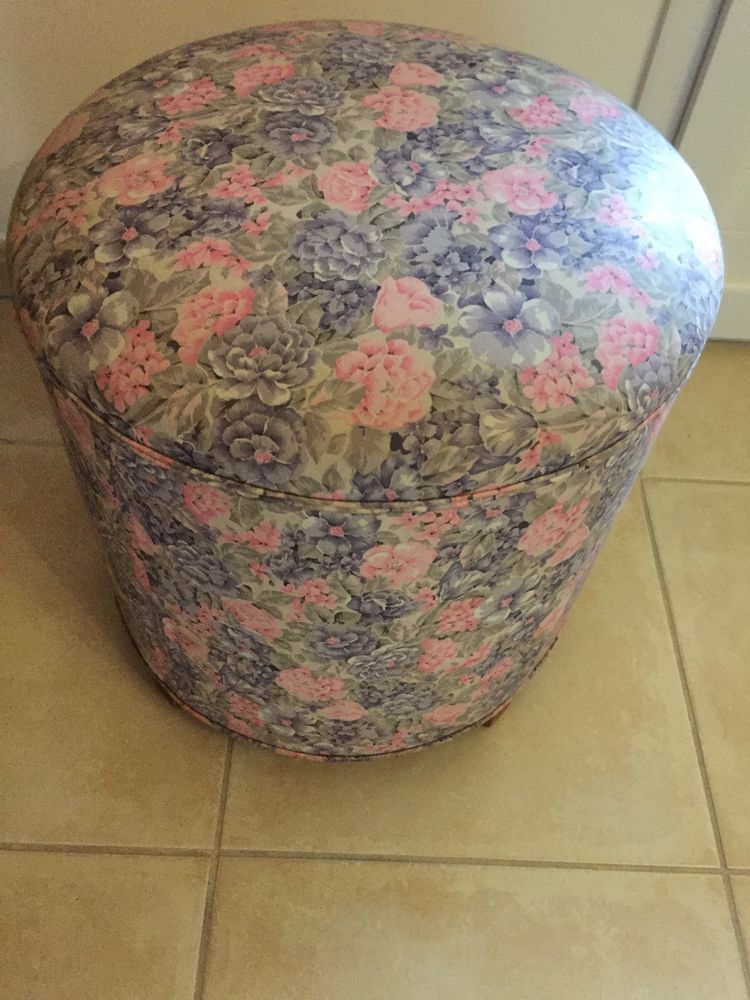 Pouf capitonn�e 25 N�mes (30)