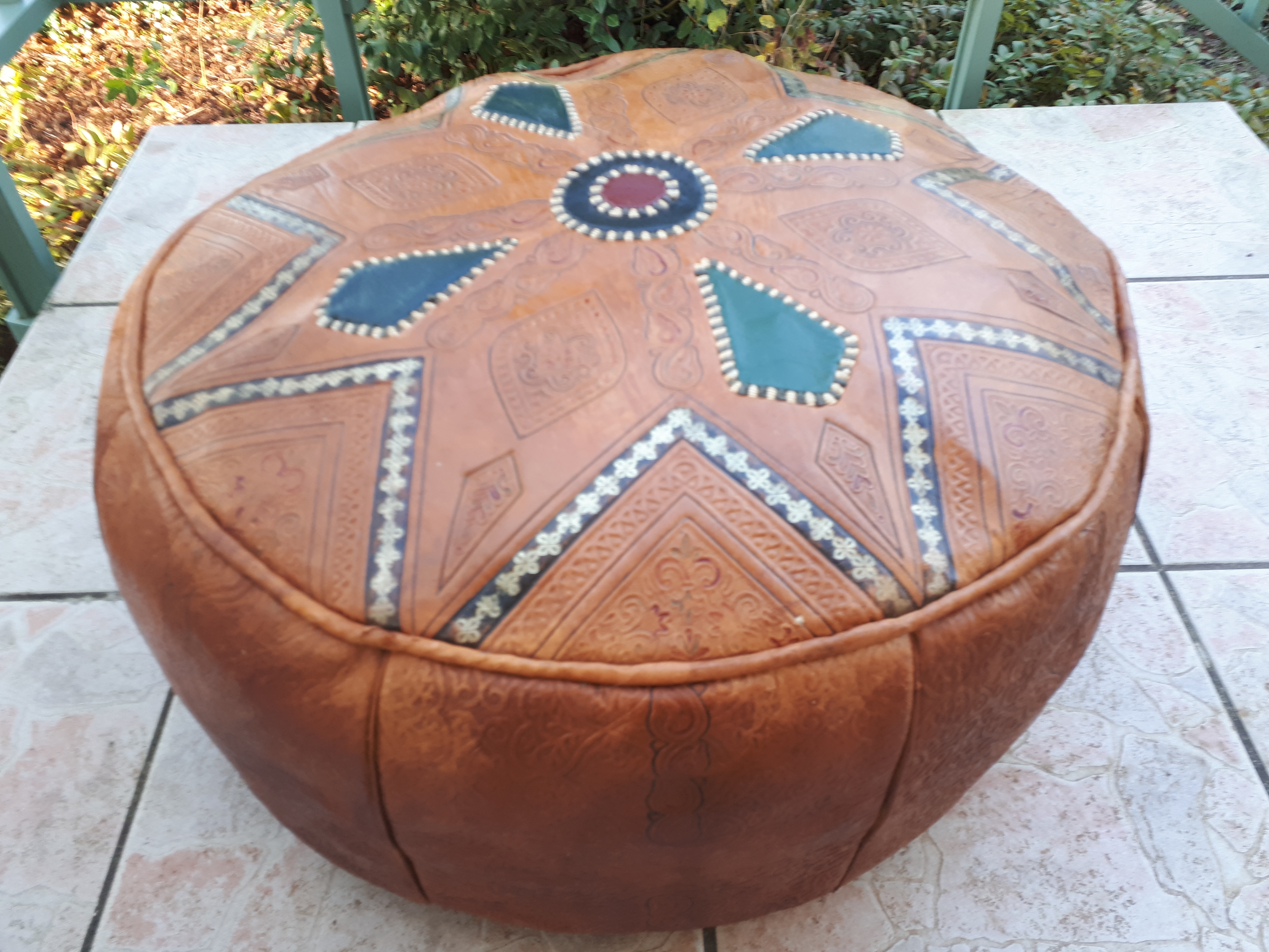 Pouf cuir artisanal Marocain 25 Montigny-Lencoup (77)