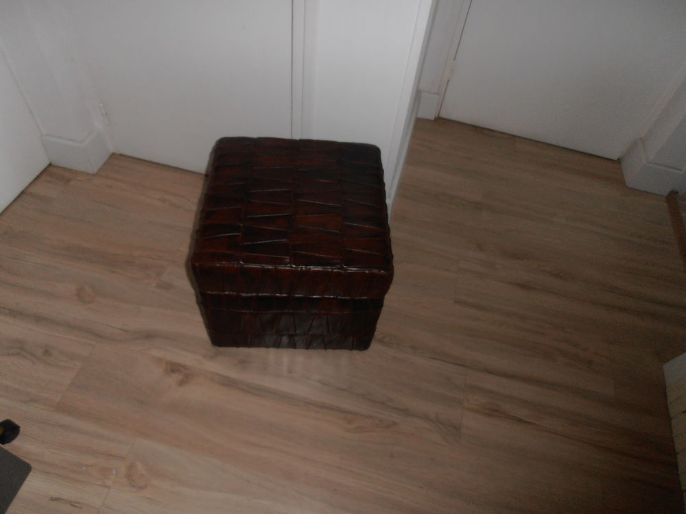 Pouf imitation cuir robuste et assise confortable roulant 25 Capdenac-Gare (12)
