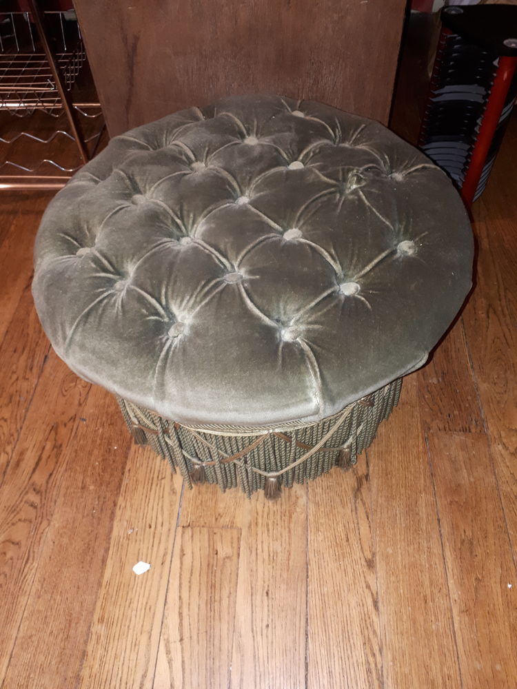 Pouf vert boutonn� � franges 50 Paris 15 (75)