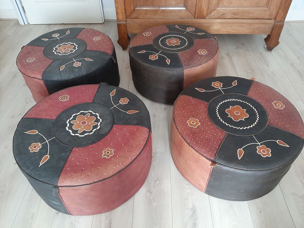 POUFFES. EN CUIR. AVEC. MOTIF , VOIR PHOTO 50 Vesvres-sous-Chalancey (52)