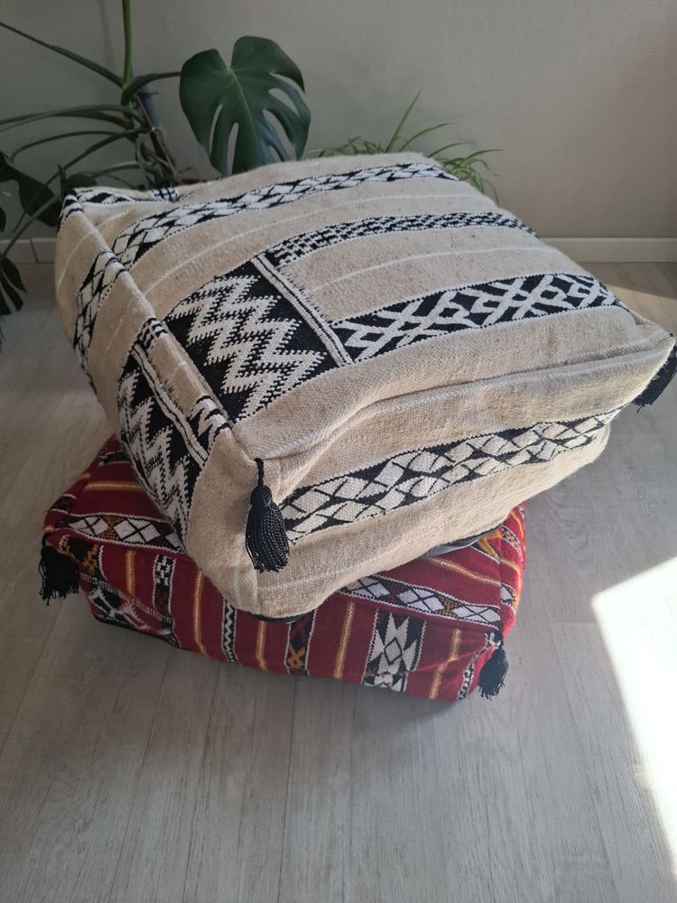 Lot 2 Poufs Berb�res Kilim 60x60 ? Rouge & �cru ? Fait Main 120 Narbonne (11)