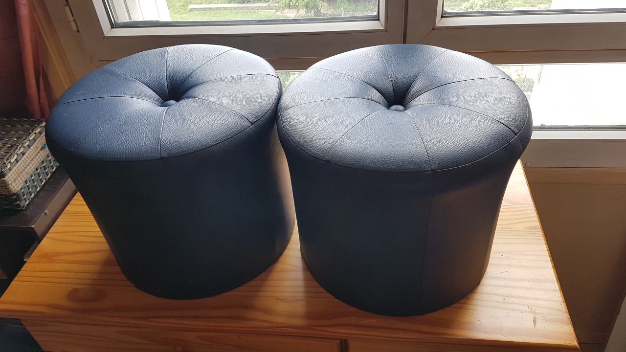 poufs rigides bleu marine 15 Paris 19 (75)