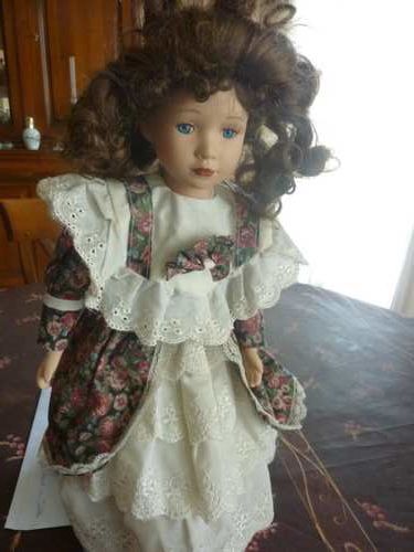 POUP�E  ANCIENNE 1950 20 Saint-M�dard-en-Jalles (33)