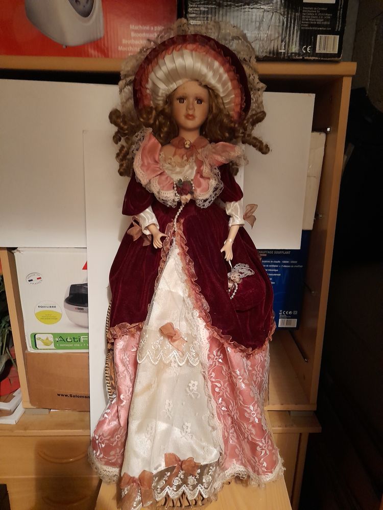 Poup�e ancienne de collection porcelaine 300 Chamb�ry (73)