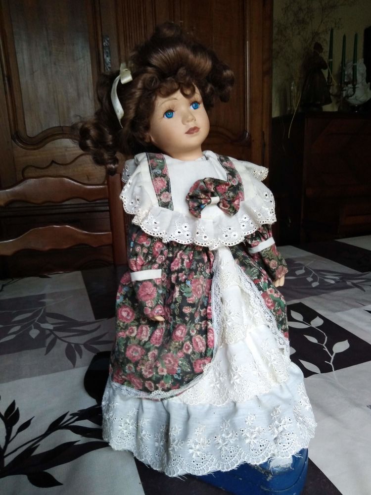 Poup�e ancienne de collection en porcelaine 20 Avermes (03)