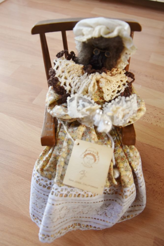 Poup�e avec une pomme s�ch�e de San Jos�. Apple Gran. 30 Gujan-Mestras (33)