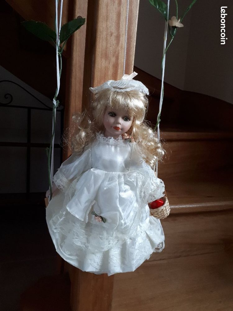 Poup�e sur sa balan�oire 20 Sens-de-Bretagne (35)