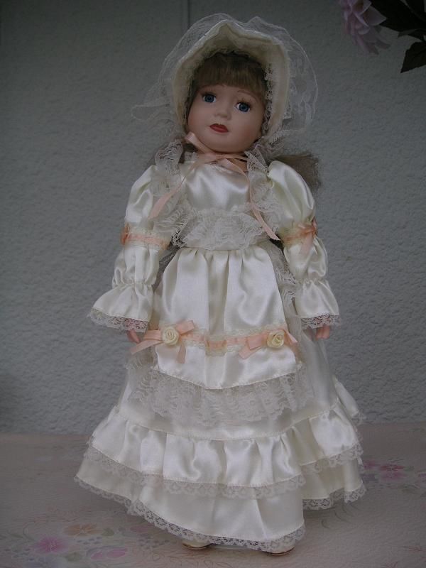 Poup�e Bertille en porcelaine - Neuve 20 Celles-sur-Belle (79)