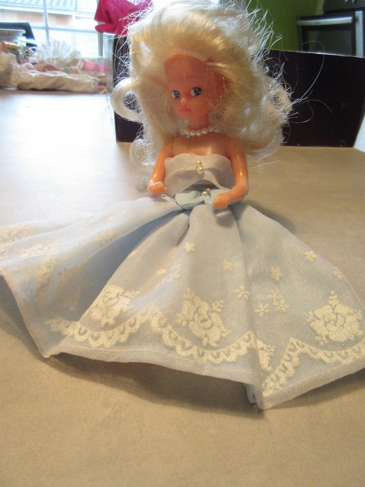 Poup�e blonde 4 Jury (57)