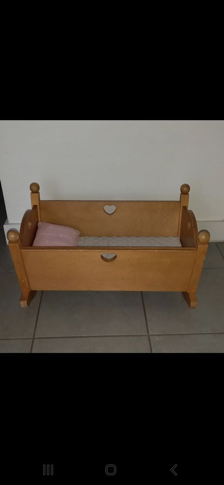 Lit poup�e bois � bascule 10 Saint-Priest (69)