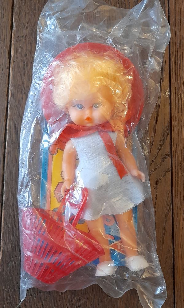 Poup�e et son cabas - Jouet plastique vintage ann�e 70 20 Laronxe (54)