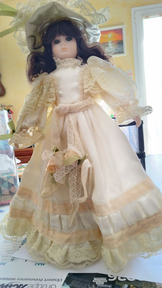 Poup�e c�ramique 40 Artix (64)