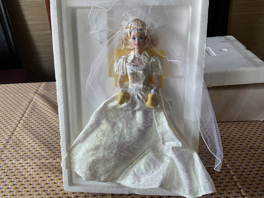 Poup�e de collection Barbie en porcelaine, �dition 1994 90 Paris 14 (75)