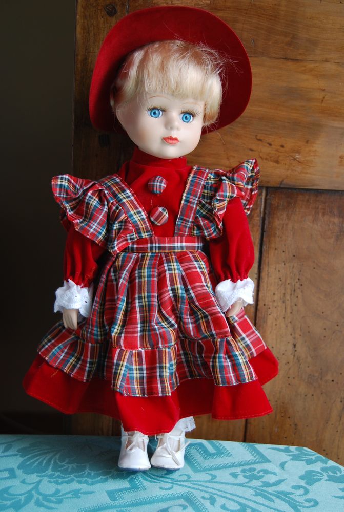POUPEE DE COLLECTION  Habits  rouges 10 Vouzeron (18)