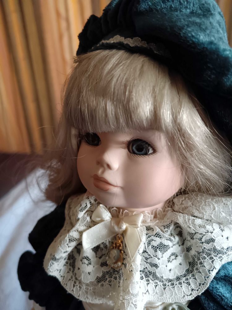 Poup�e de collection Mundia  Christine et C�cile 80 Chartres (28)