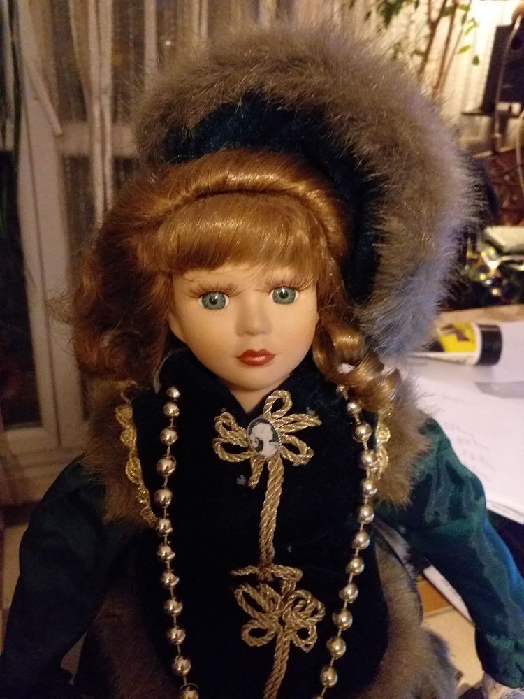 Poup�e de collection ,style ancien de la noblesse 45 Tours (37)