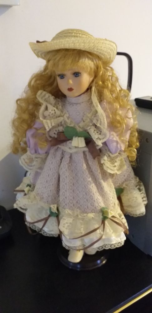 poupee de collection tete en porcelaine avec support 15 Sainte-Luce-sur-Loire (44)