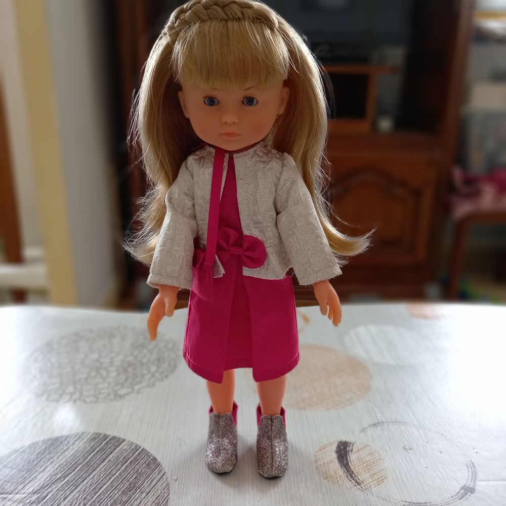 Poup�e COROLLE. 100 Nogent-sur-Marne (94)