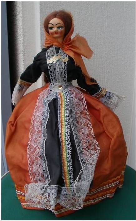 Poupee folklorique ancienne, t�te en carton 6 Montauban (82)