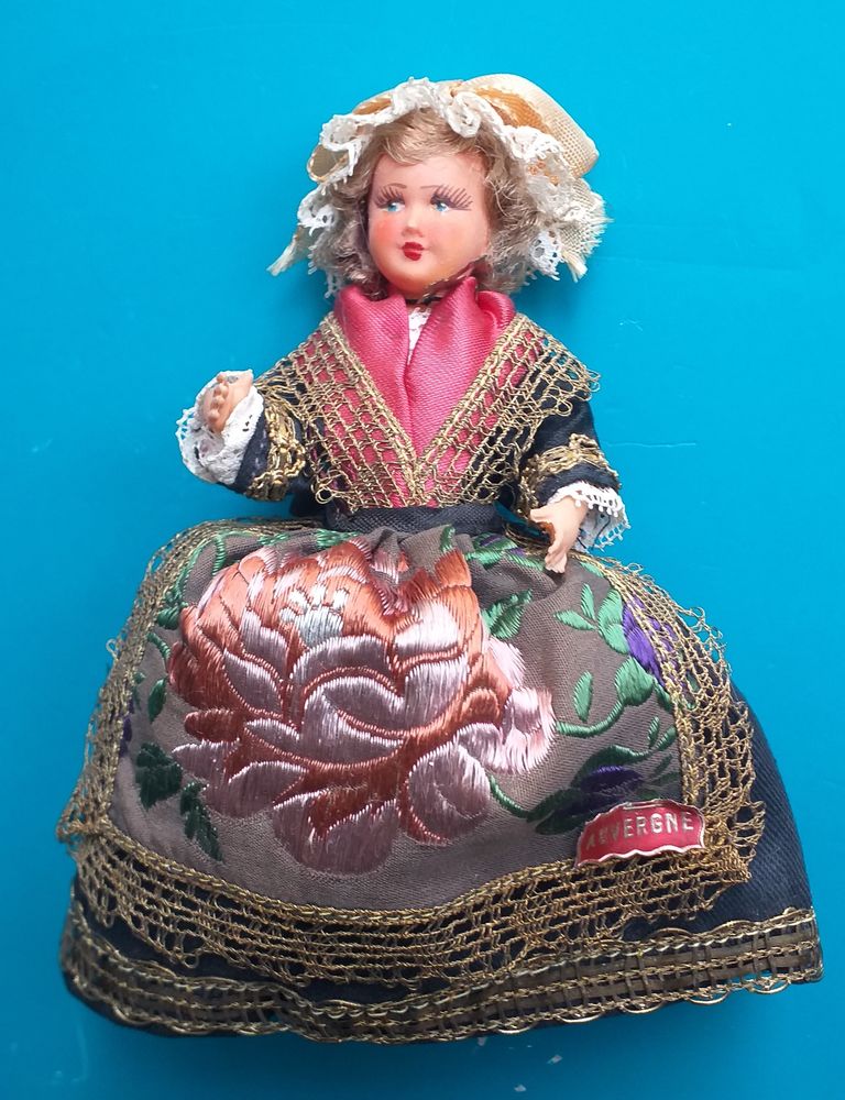 Poupee folklorique en costume traditionnel d' AUVERGNE 5 Montauban (82)