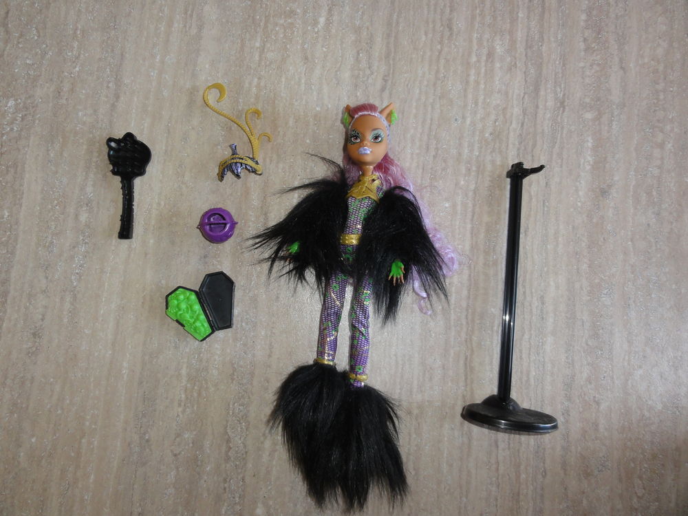  Poup�e Monster High + ses accessoires en excellent �tat. Co 18 B�gles (33)