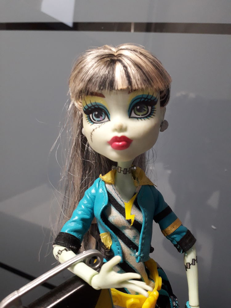 Poup�e Monster High : FRANKIE STEIN 2008 30 Verneuil-sur-Vienne (87)