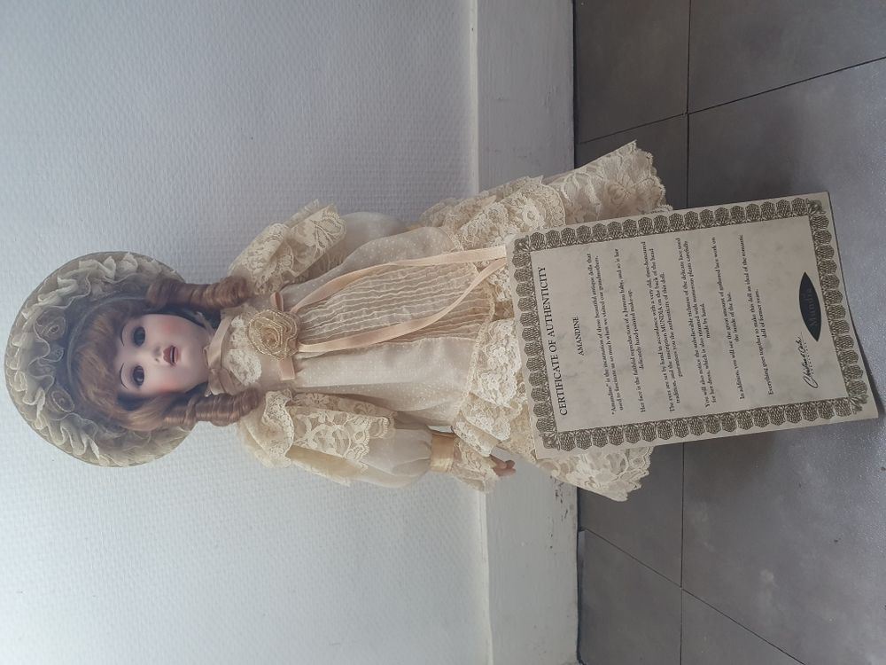 poup�e Mundia Amandine 40&euro; plus frais de port 40 Pithiviers (45)