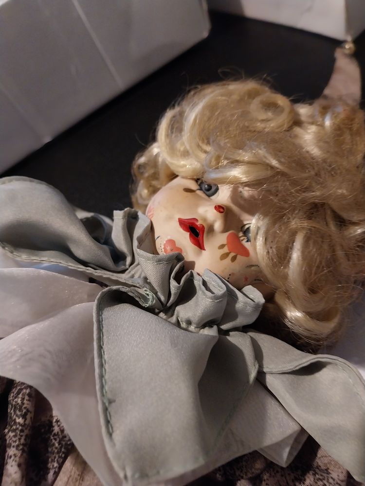 Poup�e musicale ann�e 1980 10 Besan�on (25)