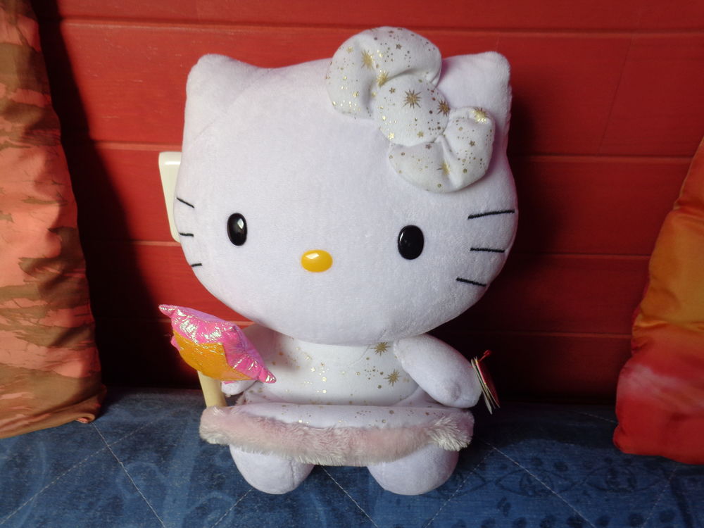 1 poup�e peluche hello kitty en tenue de princesse. 15 Theix (56)