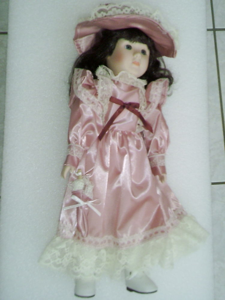 Poup�e de porcelaine de collection de 40 cm de qualit�. 5 Lannion (22)