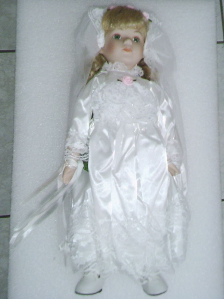 Poup�e de porcelaine de collection de 40 cm de qualit�. 5 Lannion (22)