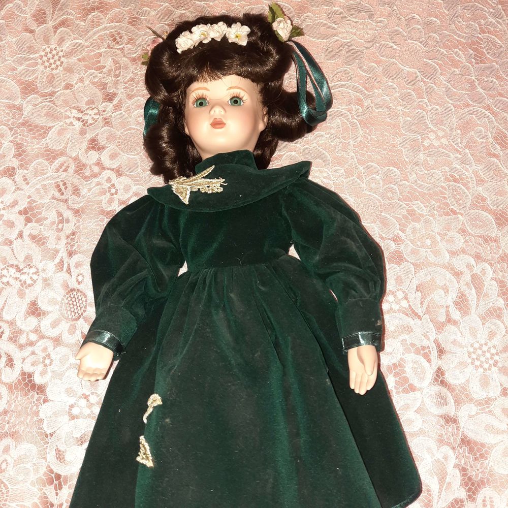 poup�e porcelaine dans sa boite 20 Vittel (88)