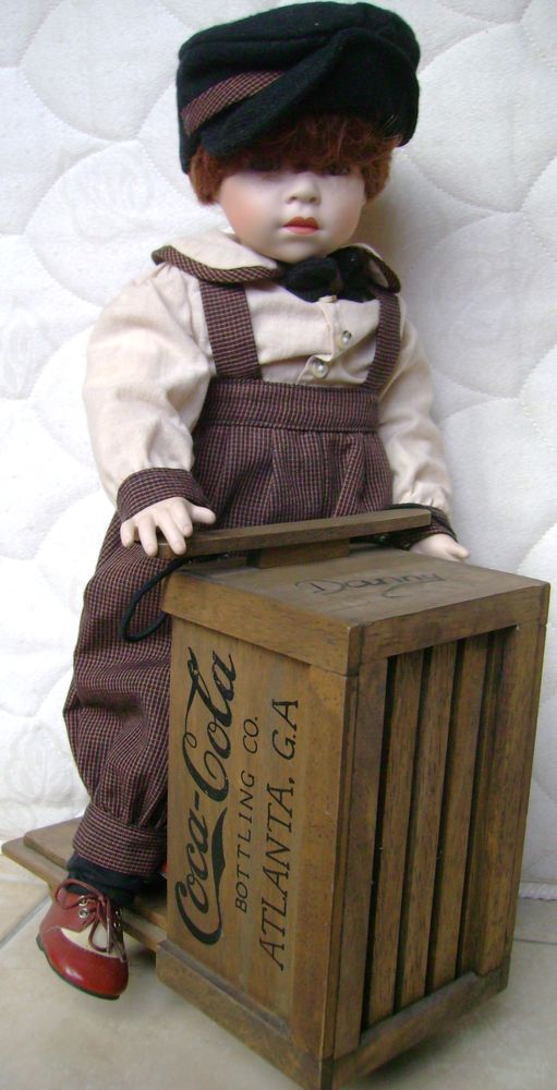 Poup�e de porcelaine Edition limit�e Coca-Cola 100 Hagetmau (40)