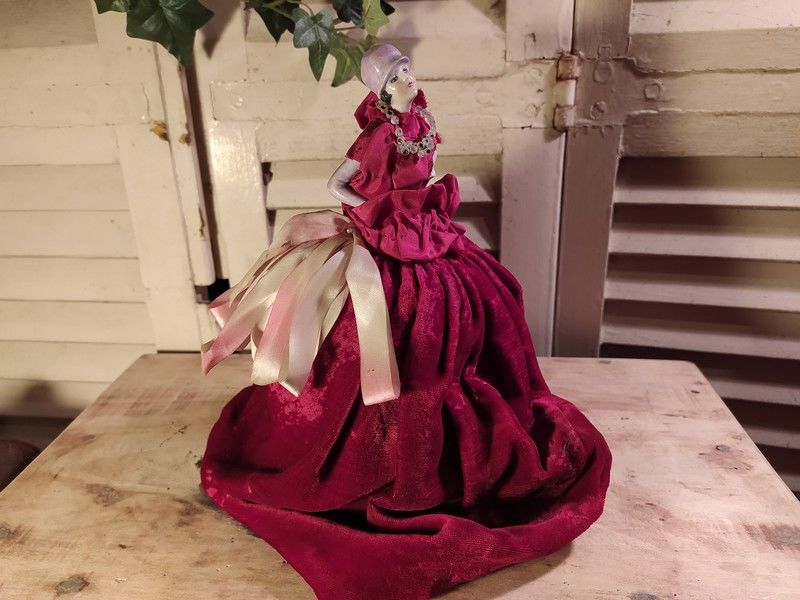 Poup�e Porcelaine Pique-Aiguilles Art d�co 180 Loches (37)