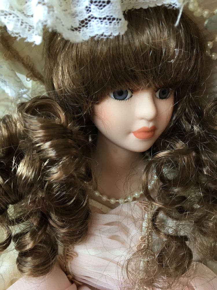 Poup�e porcelaine v�ritable mari�e 40 Saint-Julien-les-Rosiers (30)