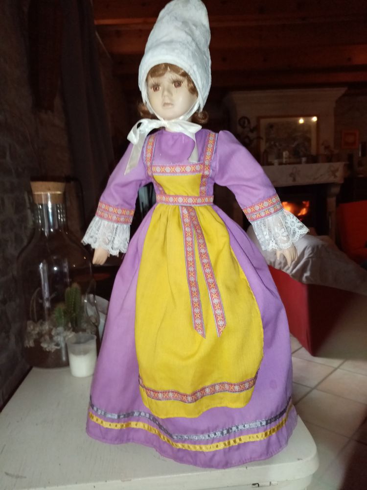 POUPEE DE PORCELAINE 25 Saint-Hilaire-la-Palud (79)