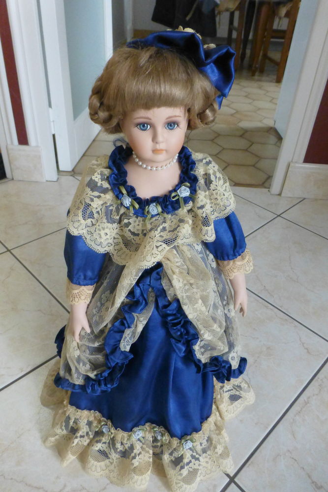 Poup�e porcelaine 10 Brissac-Quinc� (49)