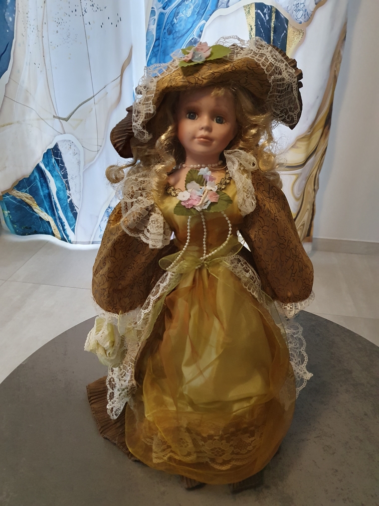 poup�e porcelaine 20 Castanet-Tolosan (31)