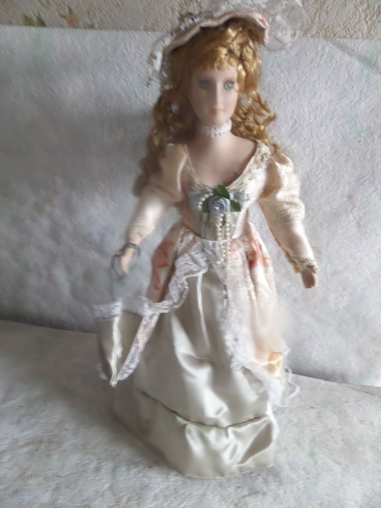 poup�e en porcelaine 15 Lyon 8 (69)