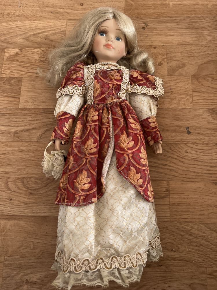 Poup�e en porcelaine 400 Rochefort (17)