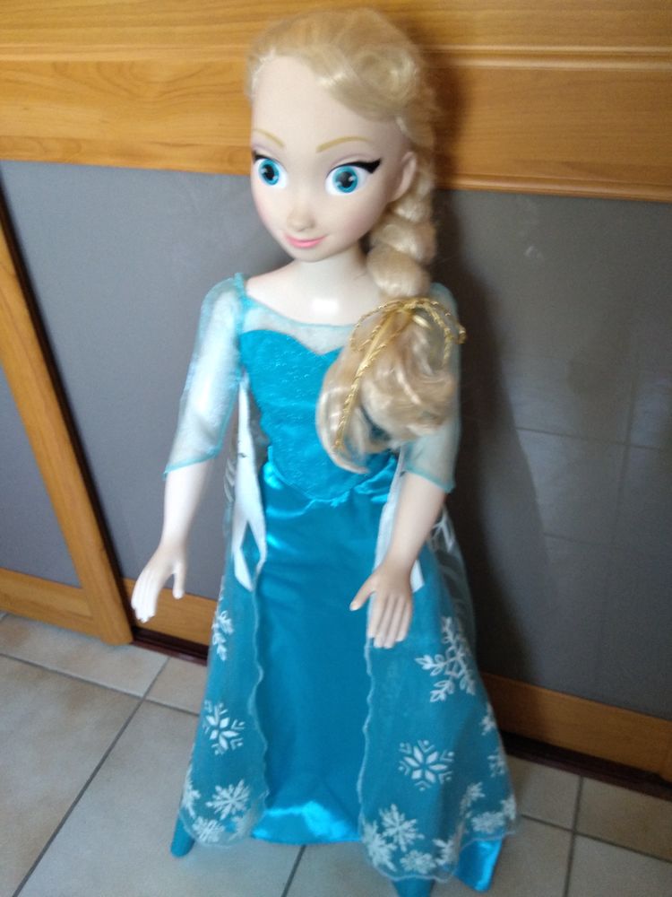 poup�e reine des neige HASBRO 20 Althen-des-Paluds (84)