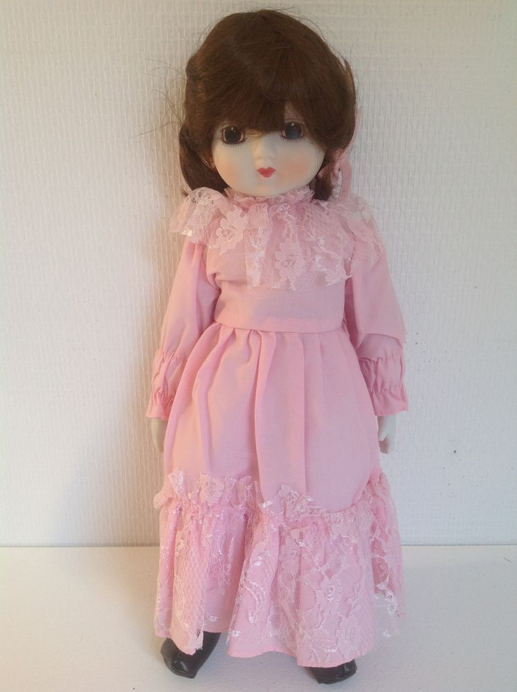 POUP�E ROBE ROSE T�TE MAINS & PIEDS EN PORCELAINE Envoi Poss 29 Tr�gunc (29)