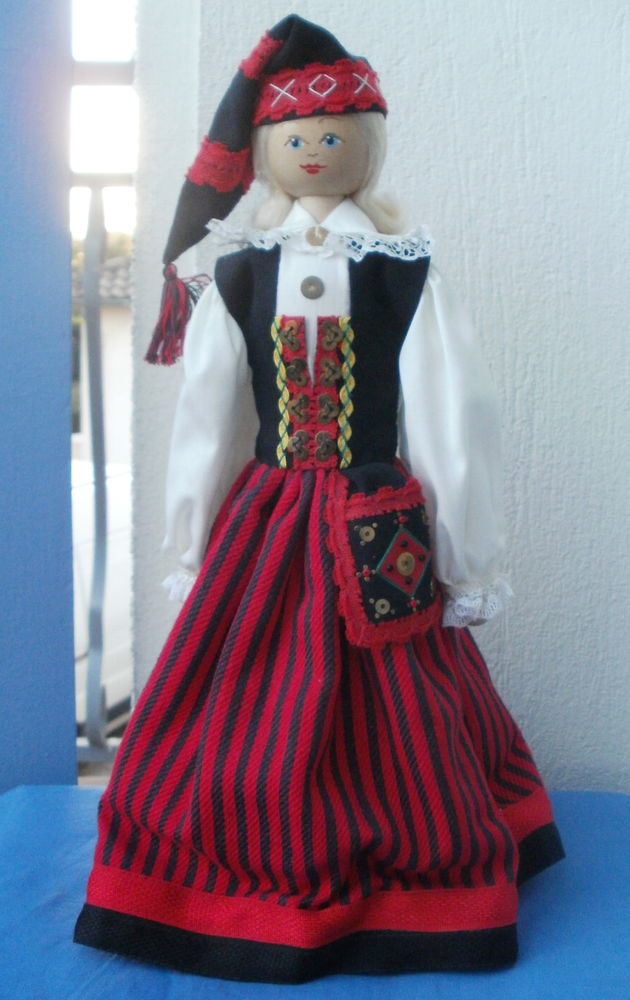 Poup�e russe en bois SALVO R�f�rence 646 ES, made in URSS 18 Montauban (82)