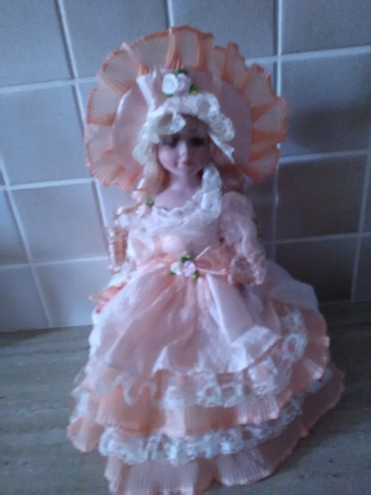 POUP�E sur socle 10� 10 Cr�ches-sur-Sa�ne (71)